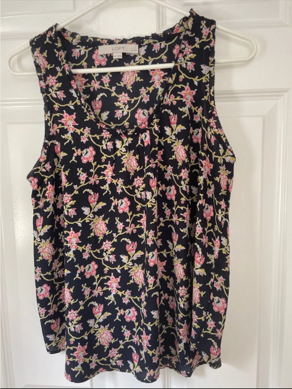 LOFT Petite dark navy sleeveless dressy floral tank size Medium Petite